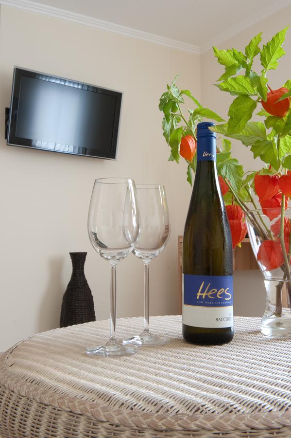 Weingut Hees - Landgasthof Zum Jaeger Aus Kurpfalz Auen Oda fotoğraf